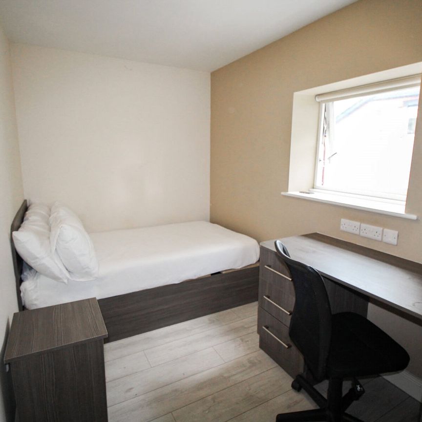 Apt 6, 31 Clarendon Road - Photo 1