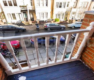 Stunning split level two bed with balcony and period features. - Photo 6