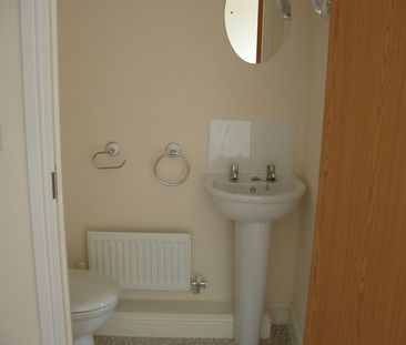 Semi-detached house to rent on - Photo 4