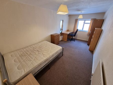5 Bed Student Accommodation - Photo 5
