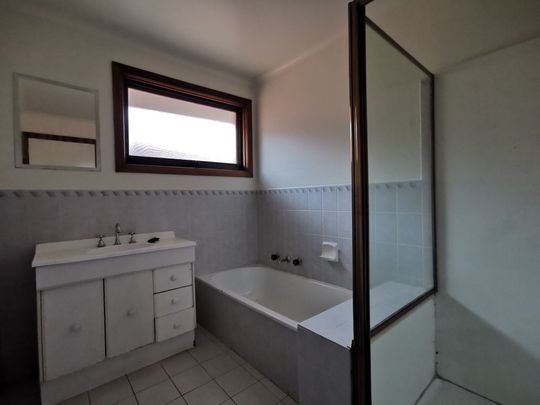 Charming 2 Bedroom! - Photo 1
