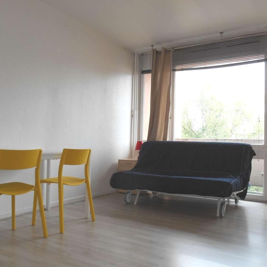 Un lumineux studio meublé avec un balcon Gare / quai Saint-Jean - Photo 1