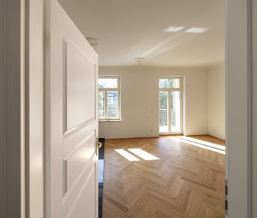 Hochwertig saniertes Objekt mit Fußbodenheizung und Parkettboden ! - Photo 1