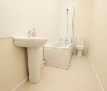 2 bedroom House To Let - Photo 3