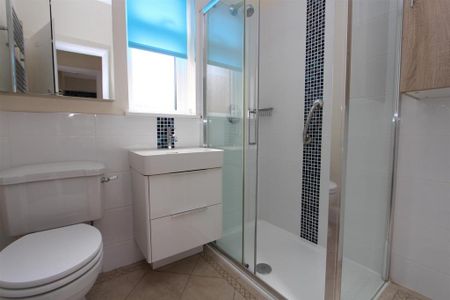 2 bedroom detached bungalow to rent - Photo 3