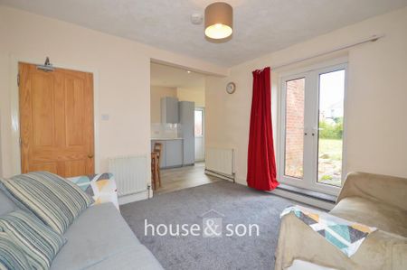 4 bedroom detached house to rent - Photo 2