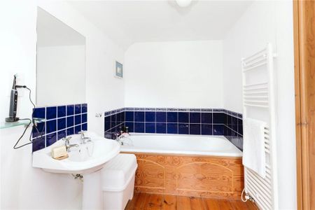 4 bedroom detached house to rent - Photo 5