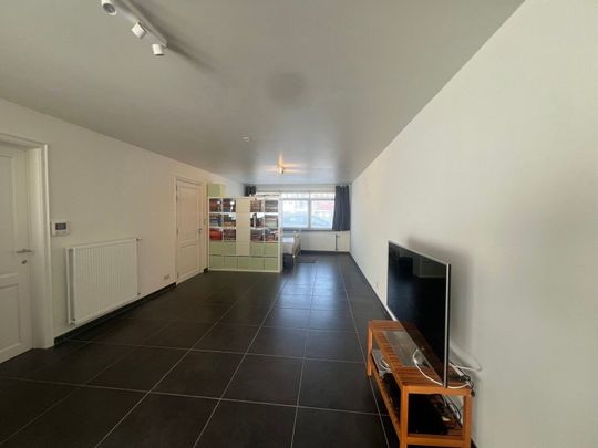 Kangoeroewoning met 3SLP, 2 BK, tuin en autostaanplaats. - foto 1