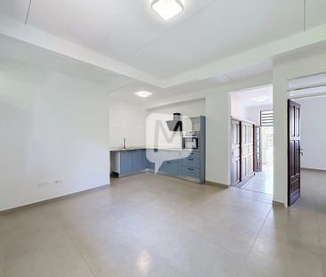 Location Appartement 3 pièces 57m² REMIRE MONTJOLY 97354 - Photo 5