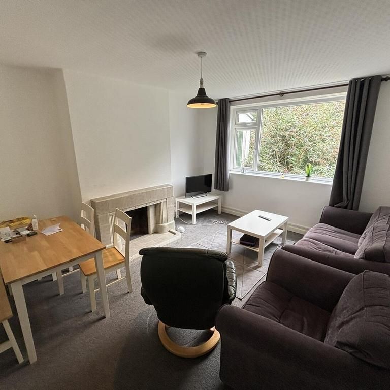 4 bedroom semi-detached house to rent - Photo 1