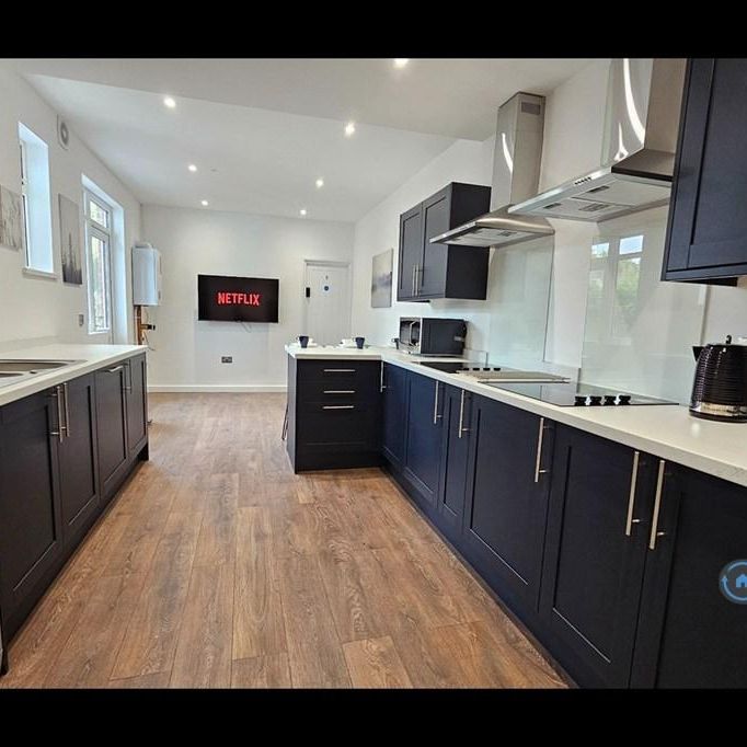 1 bedroom in a house share to rent - Photo 1