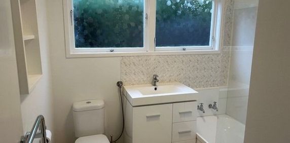 Cosy two bedroom unit in Northcote - Photo 2