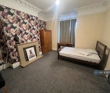 6 bedroom terraced house to rent - Photo 4