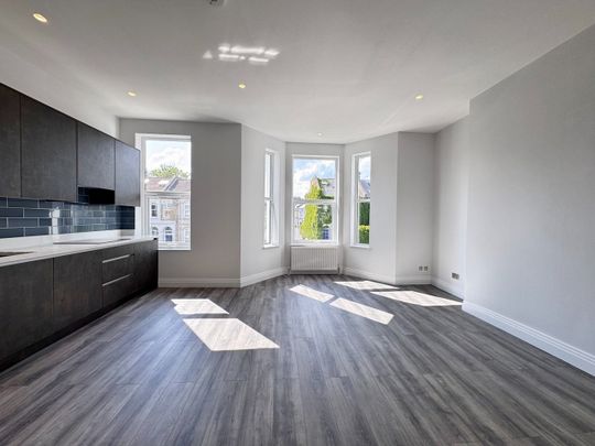 1 Bed Flat, Shepperds Bush, W12 - Photo 1