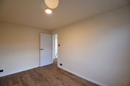 Volledig gerenoveerde woning te huur nabij het centrum van Eeklo! - Photo 2