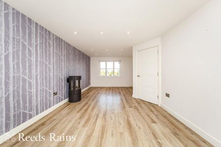 3 bedroom semi-detached house to rent - Photo 3