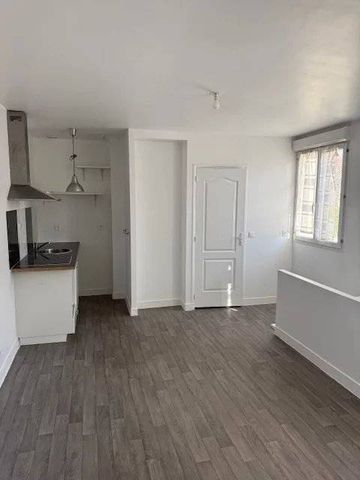 Très bel appartement de type F1 avec deux bureaux - Photo 2