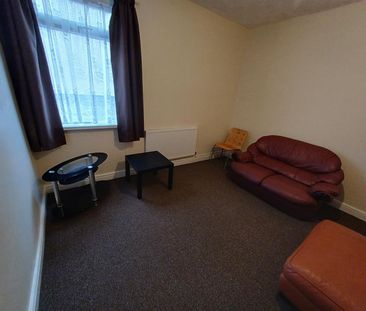 Room For Rent Queen Street, Pontypridd - Photo 1
