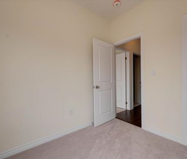 For Lease - 22 Griffith Street, Aurora, Ontario - Photo 6