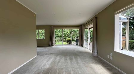 Stylish, Private Home in a Quiet, Well-Connected Location - Photo 2