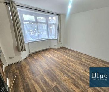 Berkeley Waye, Hounslow, TW5 - Photo 2