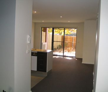 Cosy Ground Floor Lyneham Apartment - Photo 5