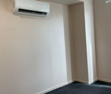 3 Bed 2 Bath 2 Car Duplex - Photo 3