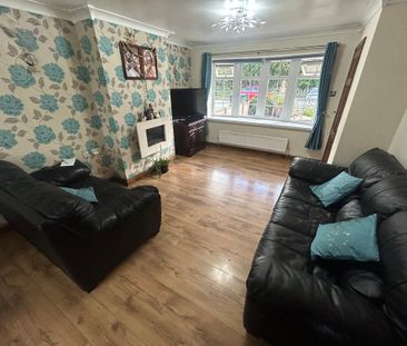 3 bedroom semi-detached house to rent - Photo 2