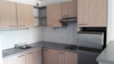 location Appartement T3 DE 65.3m² À MARSEILLE - Photo 2