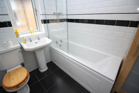 2 bedroom semi-detached house to rent - Photo 3