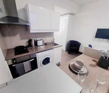 Studio - Silver - Photo 5