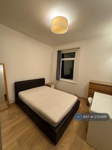 1 bedroom in a house share to rent - Photo 4