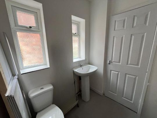 2 bedroom end of terrace house to rent - Photo 1