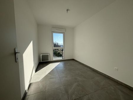 location Appartement T4 DE 73.67m² À ARLES - Photo 5