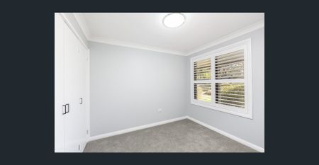 Updated Family Home in a Quiet Winmalee Location - Photo 3