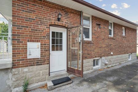 For Lease - 542 Glen Park Avenue Unit# Lower, Toronto, Ontario - Photo 3