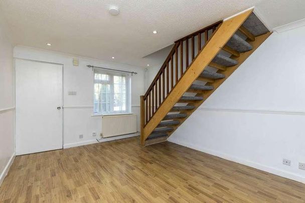 Woodhatch, Horsham, RH13 - Photo 1