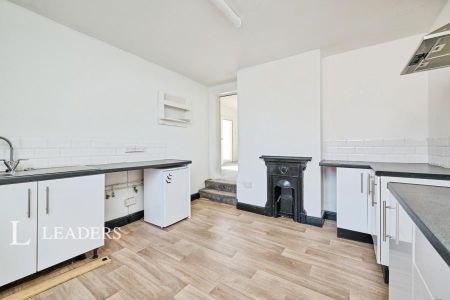 2 bedroom apartment to rent High Street, March, Cambridgeshire, PE15 - Photo 5