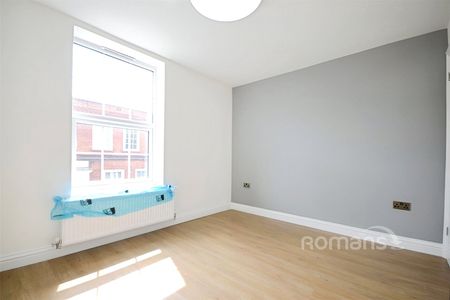 3 bedroom apartment to rent - Photo 2
