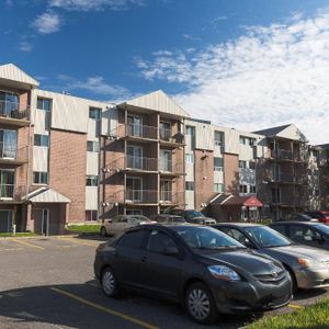 4 1/2 Vanier -ascenseur- proche des commodités- libre immédiatemment - Photo 2