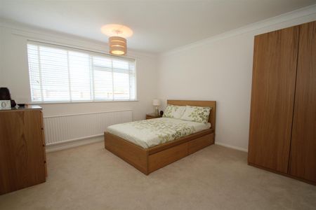 Knoll Court, Elvetham Road, Fleet, GU51 - Photo 4