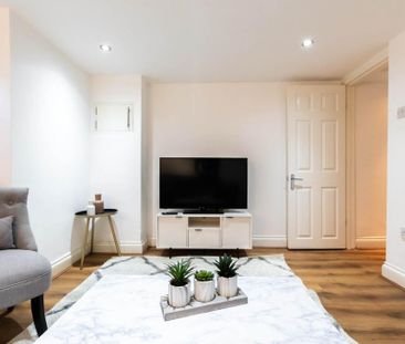 2 bedroom flat to rent - Photo 2