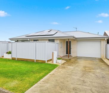 PERFECTLY PRESENTED HOME! - Photo 1