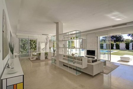 5 bedroom luxury Villa for rent in Marbella, Andalusia - Photo 2