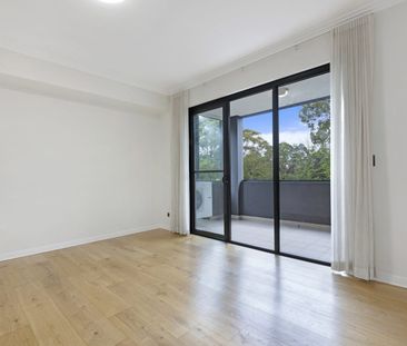 Light filled, oversized apartment in the heart of Turramurra - Photo 2