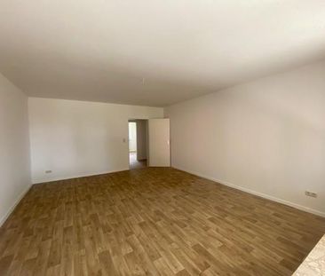 Frisch renovierte 4 Zi-Whg im EG + Balkon + Gäste-WC + Kellerraum i... - Photo 1
