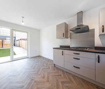 4 bedroom terraced house to rent - Photo 5