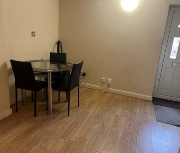 4 bed Flat for Rent - Photo 2