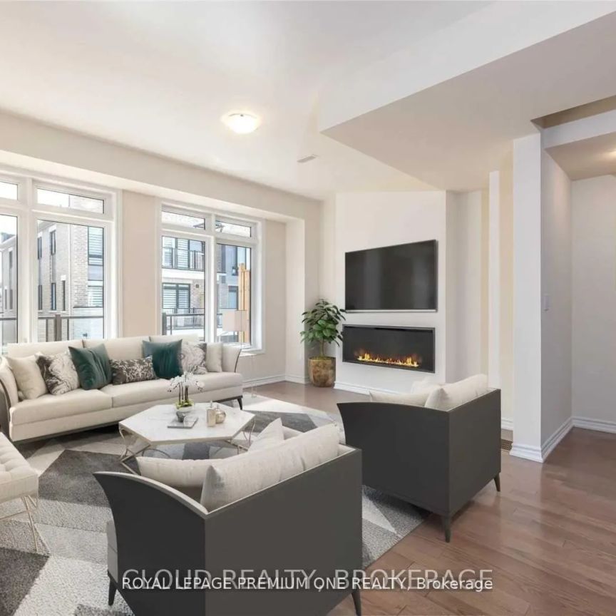 24 ELSINORE STREET - Photo 1