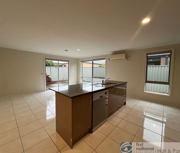 Spacious 3 Bedroom Family Home in a Convenient Location - Photo 5